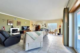 Moradia T4 em Foz do Arelho com jardim e piscina
