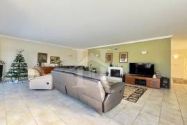 Moradia T4 em Foz do Arelho com jardim e piscina