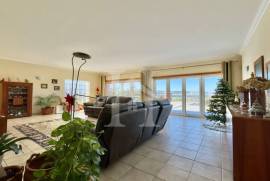 Moradia T4 em Foz do Arelho com jardim e piscina