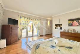 Moradia T4 em Foz do Arelho com jardim e piscina