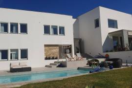 Beautiful modern 4 + 1 bedroom Family Home in São Bras de Alportel