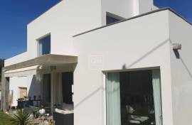 Beautiful modern 4 + 1 bedroom Family Home in São Bras de Alportel