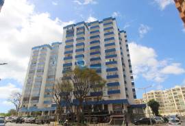 Renovated 2 bedroom apartment a few meters from the riverside area of Portimão
