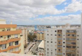 Renovated 2 bedroom apartment a few meters from the riverside area of Portimão