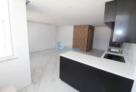 Renovated 2 bedroom apartment a few meters from the riverside area of Portimão