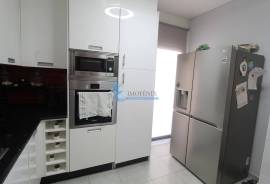 3 bedroom townhouse with pool and garage in central Ferreiras
