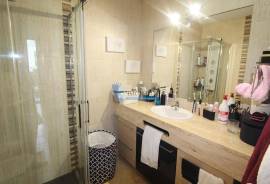 3 bedroom townhouse with pool and garage in central Ferreiras