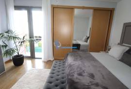 3 bedroom townhouse with pool and garage in central Ferreiras