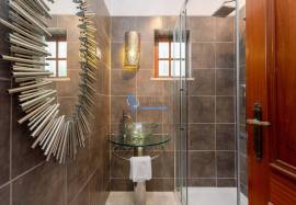 Discover Casa Azul - A 4 bedroom villa with pool and garden in the heart of Guia/Albufeira!