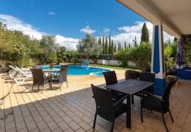 Discover Casa Azul - A 4 bedroom villa with pool and garden in the heart of Guia/Albufeira!