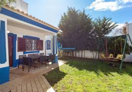 Discover Casa Azul - A 4 bedroom villa with pool and garden in the heart of Guia/Albufeira!