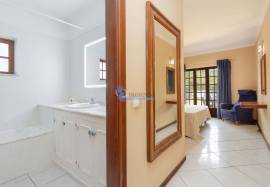 Discover Casa Azul - A 4 bedroom villa with pool and garden in the heart of Guia/Albufeira!