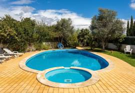 Discover Casa Azul - A 4 bedroom villa with pool and garden in the heart of Guia/Albufeira!