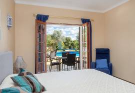 Discover Casa Azul - A 4 bedroom villa with pool and garden in the heart of Guia/Albufeira!