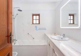 Discover Casa Azul - A 4 bedroom villa with pool and garden in the heart of Guia/Albufeira!
