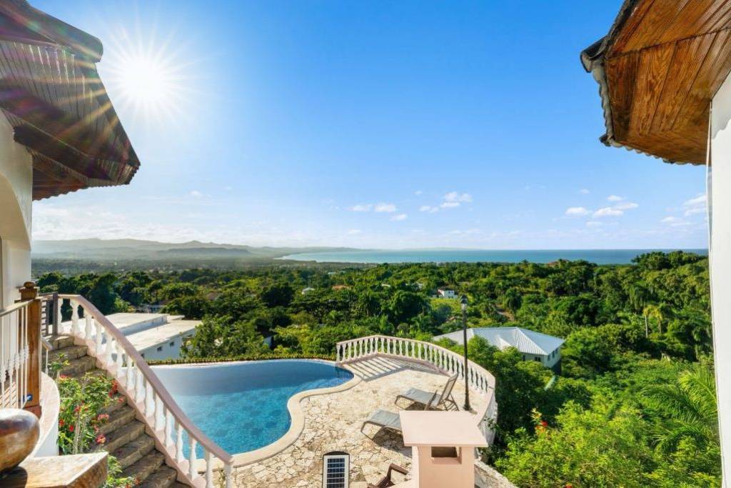 Your Chance For Uninterrupted Ocean Views