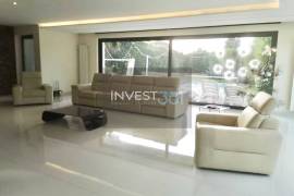 5 bedroom villa with pool and sea views