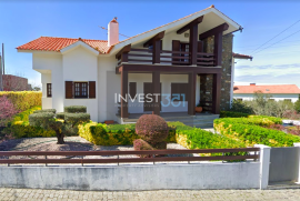 5 bedroom villa with pool and sea views