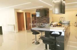 5 bedroom villa with pool and sea views