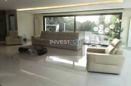 5 bedroom villa with pool and sea views