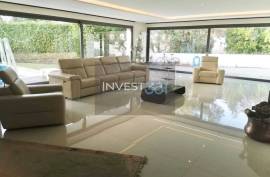 5 bedroom villa with pool and sea views