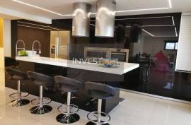 5 bedroom villa with pool and sea views