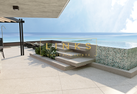 Luxury Penthouse with Private Pool and Stunning View over Funchal Bay