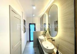 Tavira, beautifully refurbished townhouse with 2 bedrooms and huge roof top terrace.