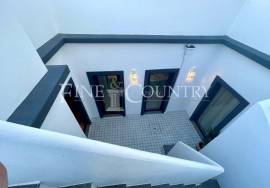 Tavira, beautifully refurbished townhouse with 2 bedrooms and huge roof top terrace.