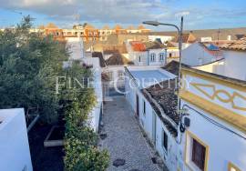 Tavira, beautifully refurbished townhouse with 2 bedrooms and huge roof top terrace.