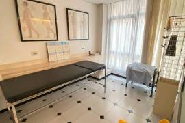 Bright and spacious office in the centre of Las Arenas