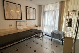 Bright and spacious office in the centre of Las Arenas