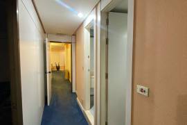 Bright and spacious office in the centre of Las Arenas