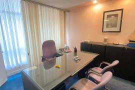 Bright and spacious office in the centre of Las Arenas