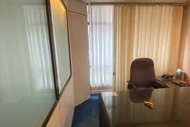 Bright and spacious office in the centre of Las Arenas