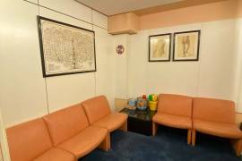 Bright and spacious office in the centre of Las Arenas
