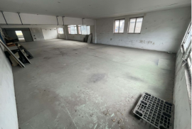Rental warehouse on the mezzanine floor of the fountains building