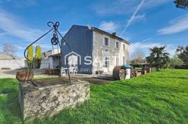 Maison en pierre avec piscine et garage