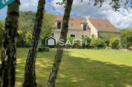 300 m2 au sol, aucun travaux ni vis à vis, studio déjà aménagé, 2038 m2, piscinable,