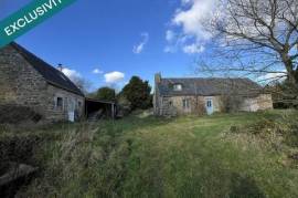 Corps de ferme en pierres à rénover entièrement sur 2,5 hectares