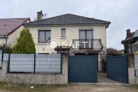 Maison d’environ 80 m2 avec 2 chambres sur une parcelle de 400m2