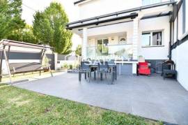 Maison familiale plus de 184 m² avec sous-sol total aménagé, système de chauffage énergie renouvelable présentant de belles prestations !!!!