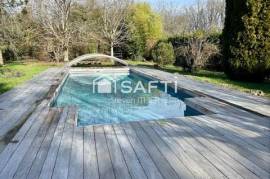 Maison lumineuse avec piscine