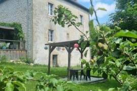 Maison de maître de caractère – 220 m² rénovés, meublés et prêts à vivre ou exploiter, au cœur de la Corrèze verte