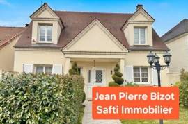 Superbe maison avec piscine sur 442 m² de terrain