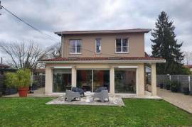 Belle maison rénovée avec studio indépendant.