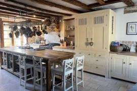 Elegant renovated town house - 4 bedrooms, 3 lounges, courtyard in Rochechouart