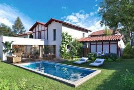 Contemporary villa with swimming pool  Detailed description  Cinq Cantons / Chiberta