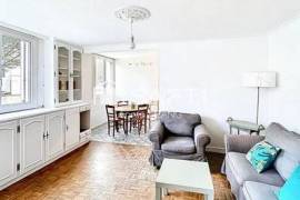 Appartement familial lumineux, au calme avec vue jardin, modulable jusqu’à 4 chambres à deux pas du métro.