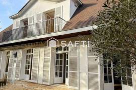 Maison de maître de 232m2 + sous sol total + maison indépendante de 44m2